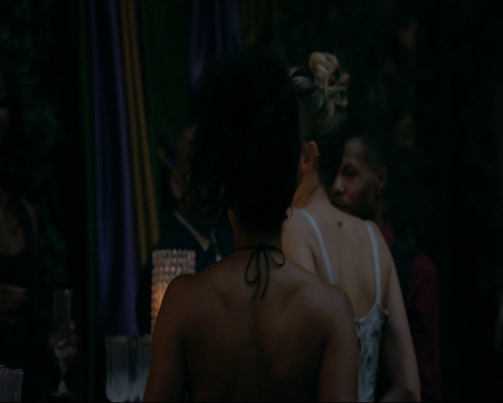 VampireDiaries-dot-nl_TheOriginals4x06BagOfCobras1620.jpg