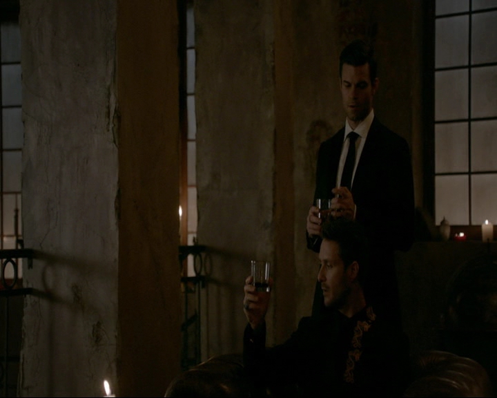 VampireDiaries-dot-nl_TheOriginals4x06BagOfCobras1661.jpg