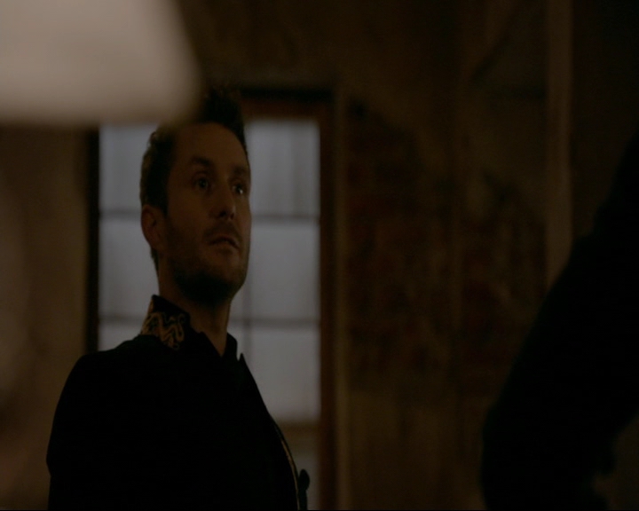 VampireDiaries-dot-nl_TheOriginals4x06BagOfCobras1665.jpg