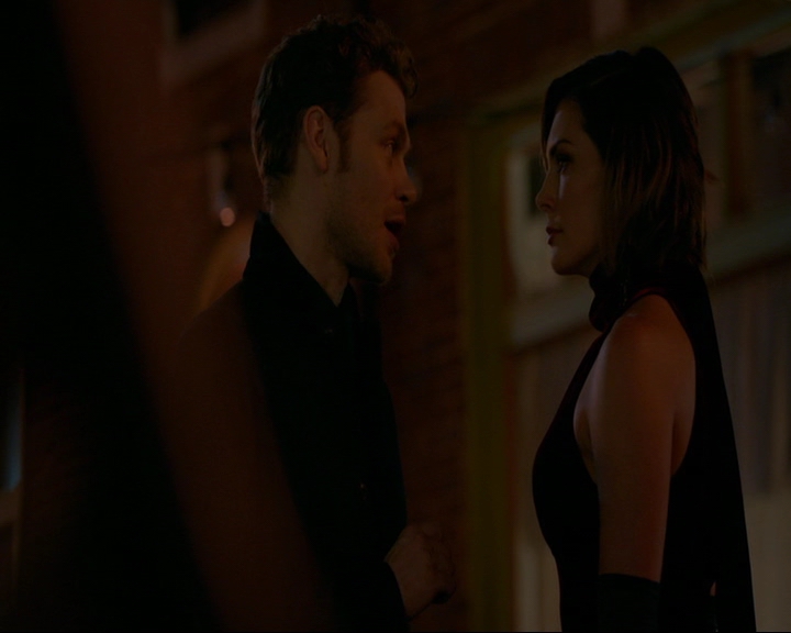 VampireDiaries-dot-nl_TheOriginals4x06BagOfCobras2023.jpg