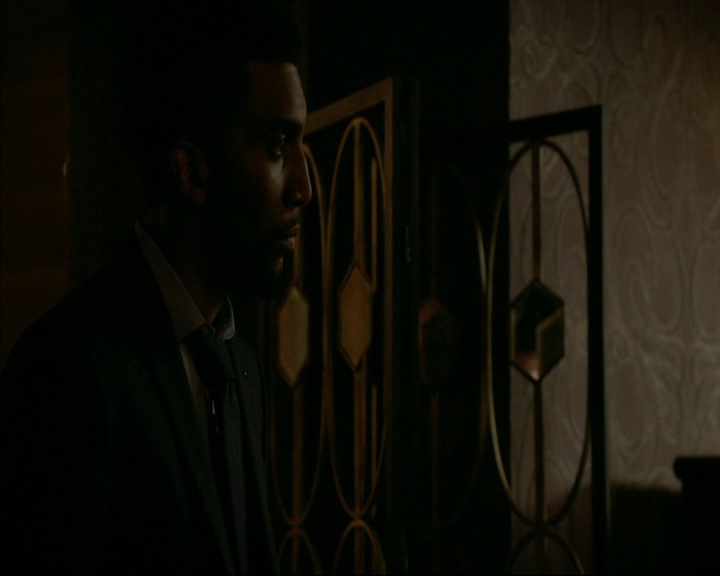 VampireDiaries-dot-nl_TheOriginals4x06BagOfCobras2064.jpg