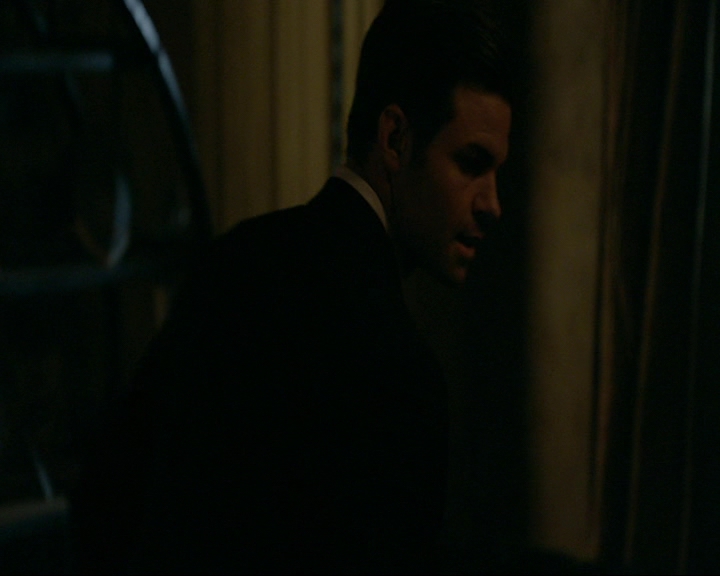VampireDiaries-dot-nl_TheOriginals4x06BagOfCobras2070.jpg