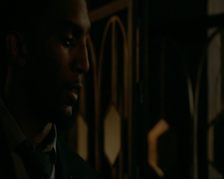 VampireDiaries-dot-nl_TheOriginals4x06BagOfCobras2089.jpg
