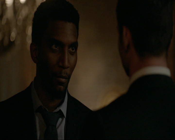 VampireDiaries-dot-nl_TheOriginals4x06BagOfCobras2095.jpg