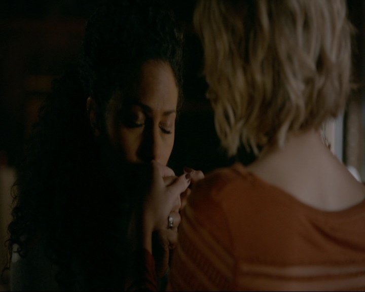 VampireDiaries-dot-nl_TheOriginals4x09QueenDeath1251.jpg