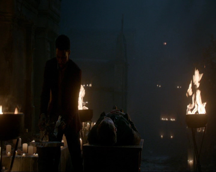 VampireDiaries-dot-nl_TheOriginals4x09QueenDeath1513.jpg VampireDiaries-dot-nl_TheOriginals4x09QueenDeath1513.jpg