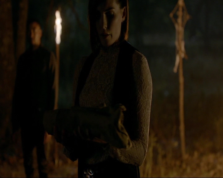 VampireDiaries-dot-nl_TheOriginals4x09QueenDeath1569.jpg