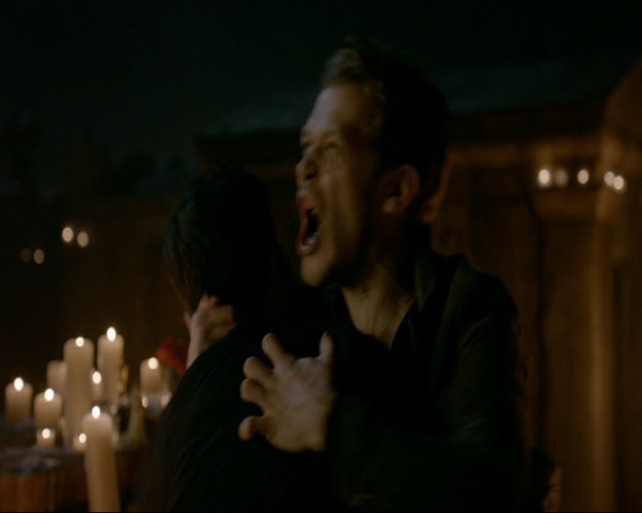 VampireDiaries-dot-nl_TheOriginals4x09QueenDeath1624.jpg