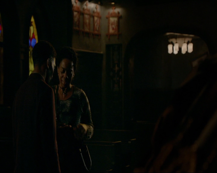 VampireDiaries-dot-nl_TheOriginals4x09QueenDeath1996.jpg