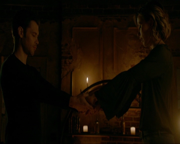 VampireDiariesWorld-dot-nl_TheOriginals4x11ASpiritThereThatWontBeBroken2050.jpg