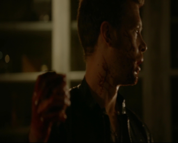 vampirediariesworld-dot-nl_TheOriginals5x02WrongTurnOnBourbon02403.jpg