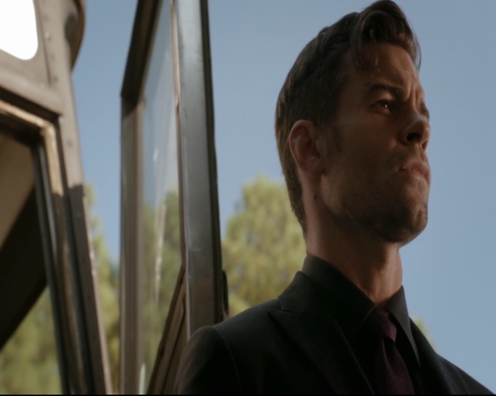 vampirediariesworld-dot-nl_TheOriginals5x03NeMeQuittePas05048.jpg
