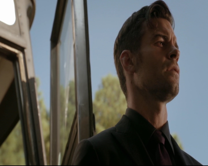 vampirediariesworld-dot-nl_TheOriginals5x03NeMeQuittePas05049.jpg