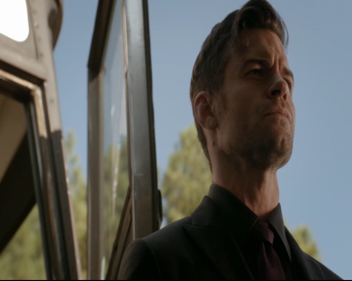 vampirediariesworld-dot-nl_TheOriginals5x03NeMeQuittePas05051.jpg