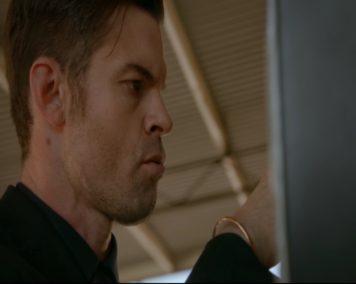 vampirediariesworld-dot-nl_TheOriginals5x03NeMeQuittePas05104.jpg
