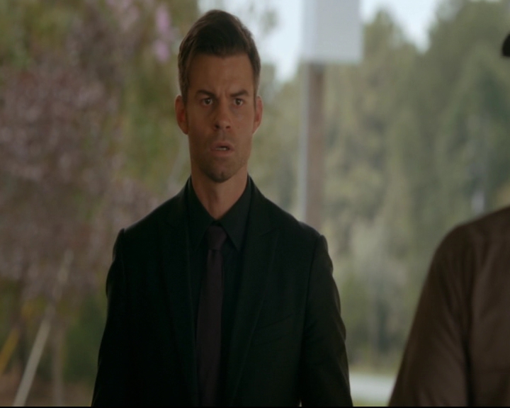 vampirediariesworld-dot-nl_TheOriginals5x03NeMeQuittePas05118.jpg