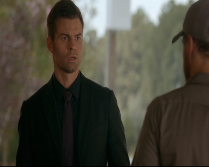 vampirediariesworld-dot-nl_TheOriginals5x03NeMeQuittePas05119.jpg