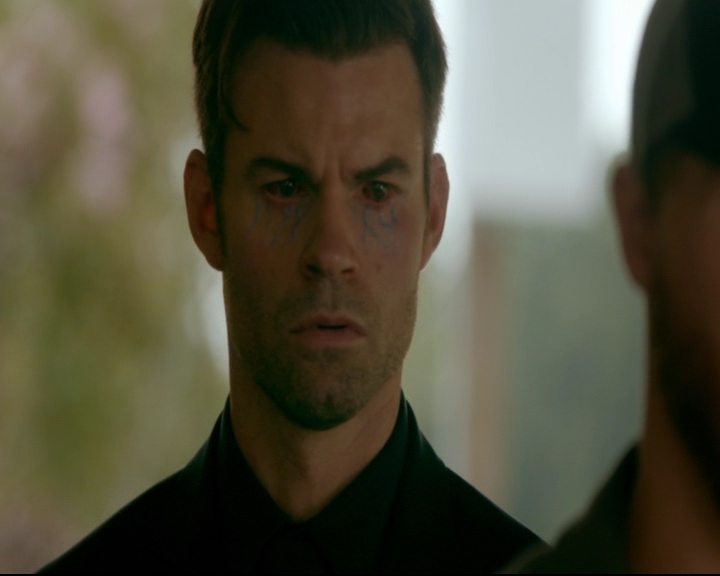 vampirediariesworld-dot-nl_TheOriginals5x03NeMeQuittePas05141.jpg