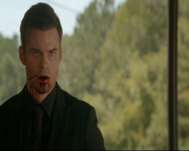 vampirediariesworld-dot-nl_TheOriginals5x03NeMeQuittePas05153.jpg