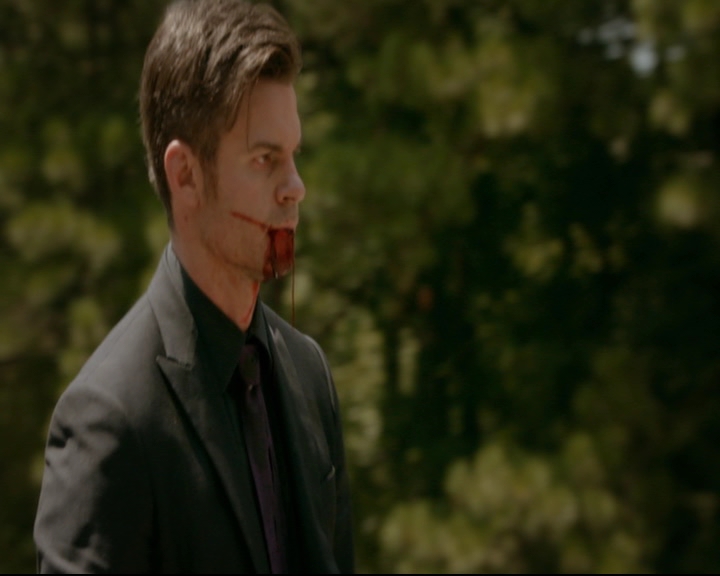 vampirediariesworld-dot-nl_TheOriginals5x03NeMeQuittePas05156.jpg