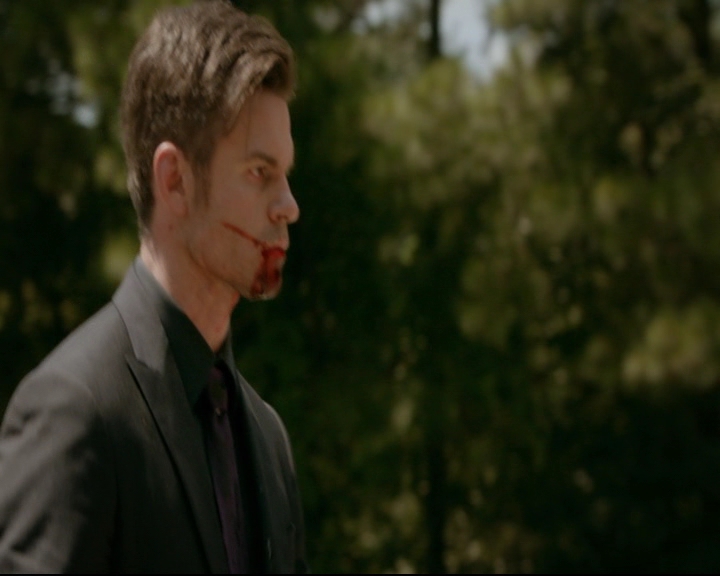 vampirediariesworld-dot-nl_TheOriginals5x03NeMeQuittePas05157.jpg