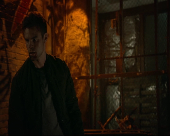 vampirediariesworld-dot-nl_TheOriginals5x03NeMeQuittePas05242.jpg