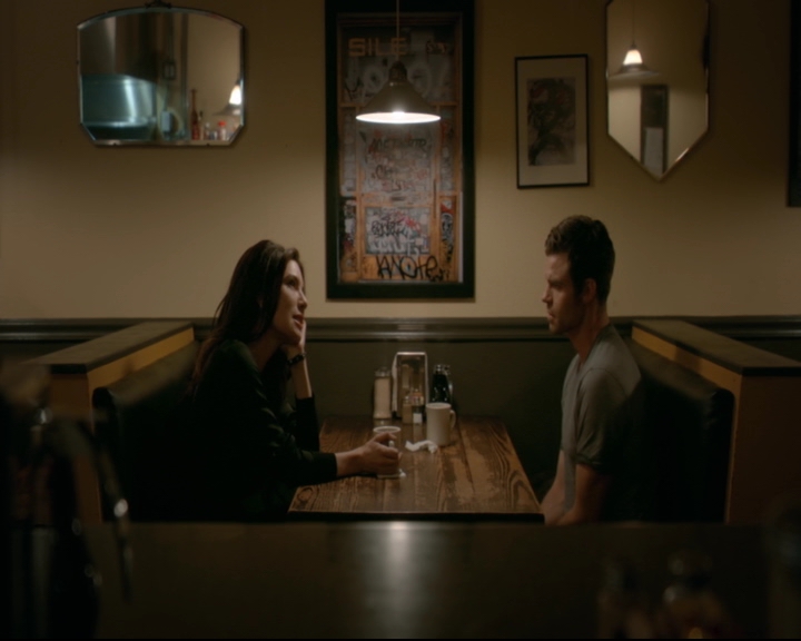 vampirediariesworld-dot-nl_TheOriginals5x03NeMeQuittePas05335.jpg