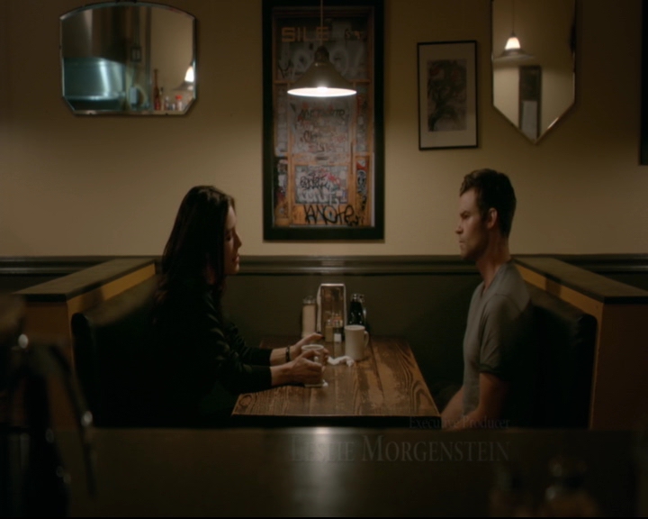 vampirediariesworld-dot-nl_TheOriginals5x03NeMeQuittePas05338.jpg
