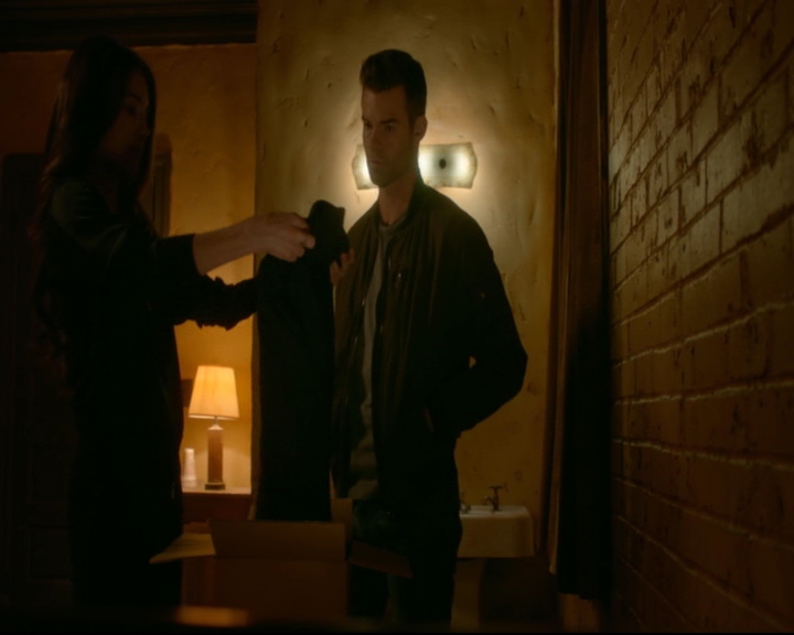 vampirediariesworld-dot-nl_TheOriginals5x03NeMeQuittePas05574.jpg