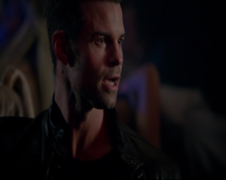 vampirediariesworld-dot-nl_TheOriginals5x03NeMeQuittePas05731.jpg