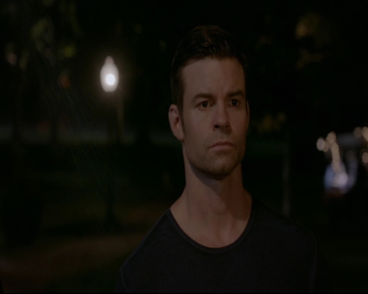 vampirediariesworld-dot-nl_TheOriginals5x03NeMeQuittePas05844.jpg