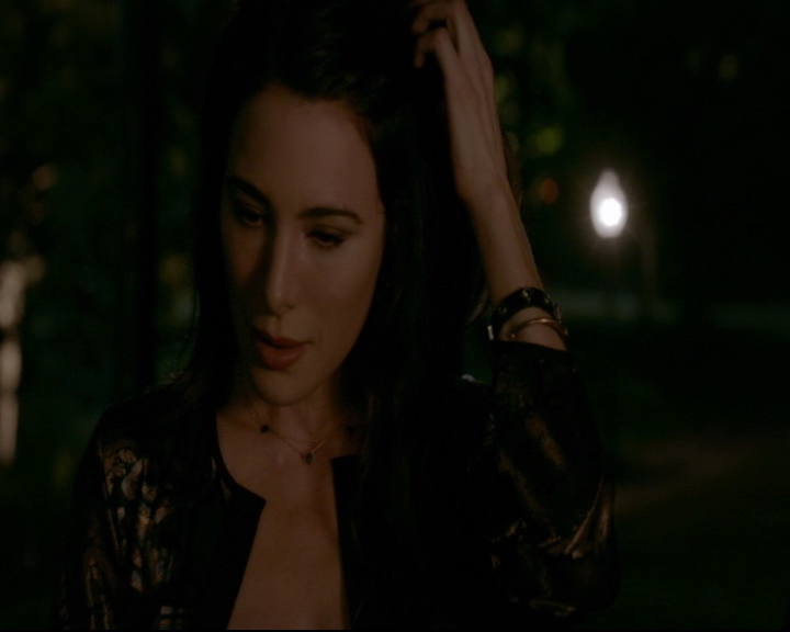 vampirediariesworld-dot-nl_TheOriginals5x03NeMeQuittePas05849.jpg