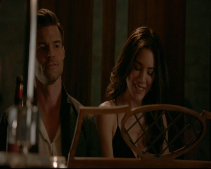 vampirediariesworld-dot-nl_TheOriginals5x03NeMeQuittePas06512.jpg