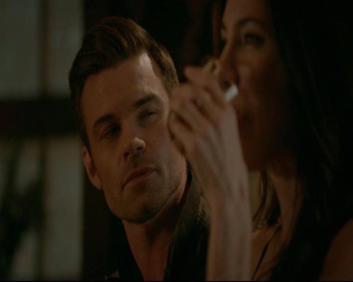 vampirediariesworld-dot-nl_TheOriginals5x03NeMeQuittePas06529.jpg