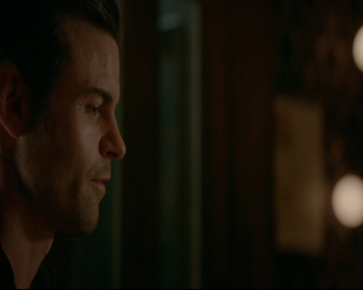 vampirediariesworld-dot-nl_TheOriginals5x03NeMeQuittePas06576.jpg
