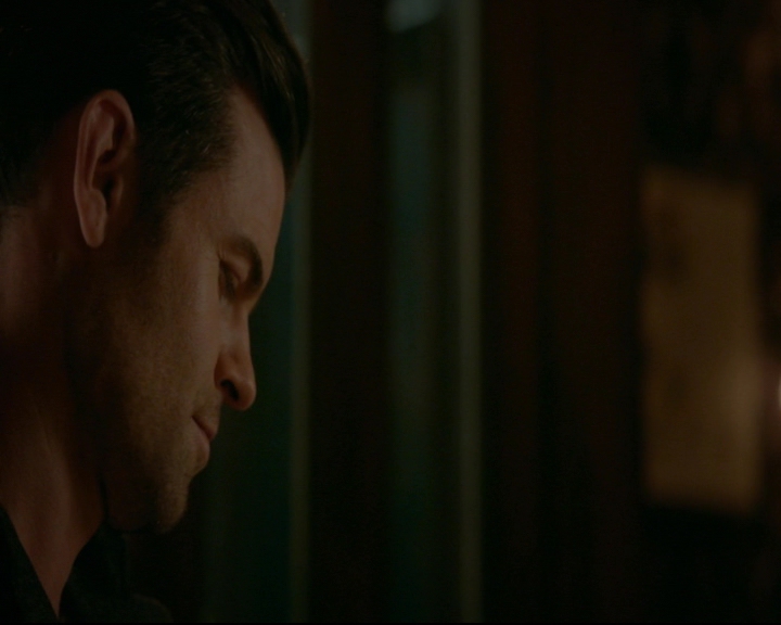 vampirediariesworld-dot-nl_TheOriginals5x03NeMeQuittePas06578.jpg