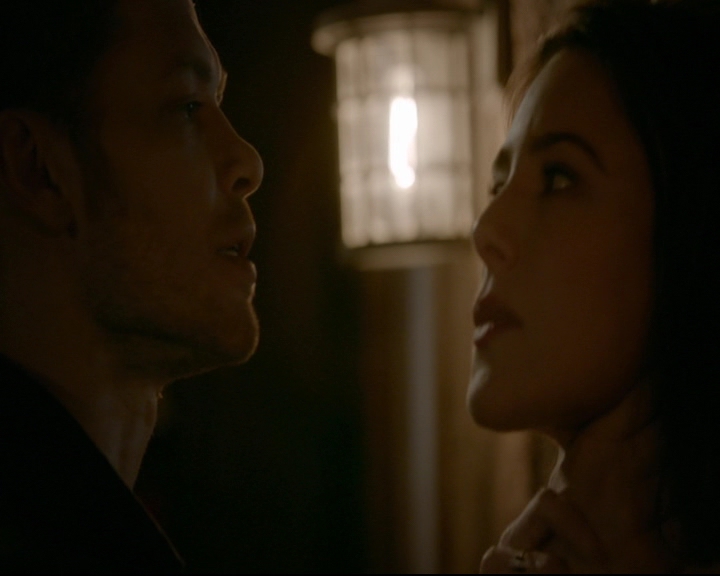 vampirediariesworld-dot-nl_TheOriginals5x03NeMeQuittePas06608.jpg
