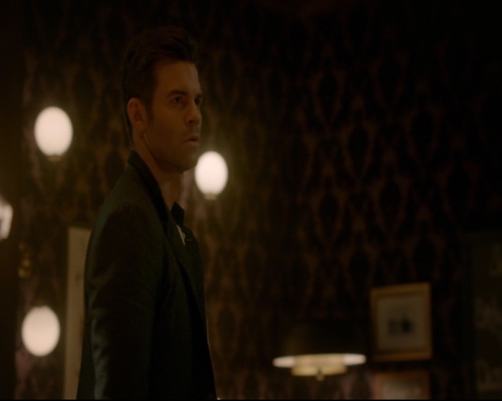 vampirediariesworld-dot-nl_TheOriginals5x03NeMeQuittePas06806.jpg