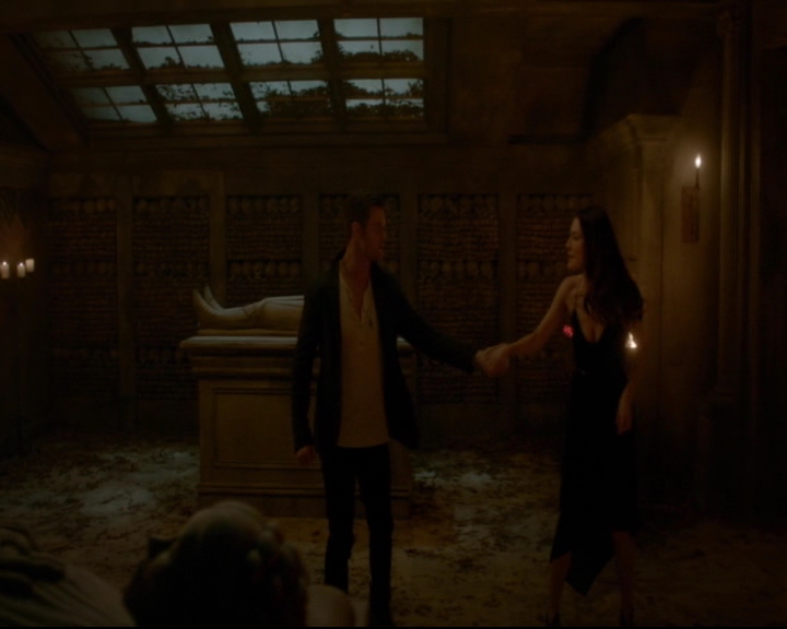 vampirediariesworld-dot-nl_TheOriginals5x03NeMeQuittePas06919.jpg