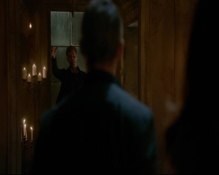 vampirediariesworld-dot-nl_TheOriginals5x03NeMeQuittePas06924.jpg