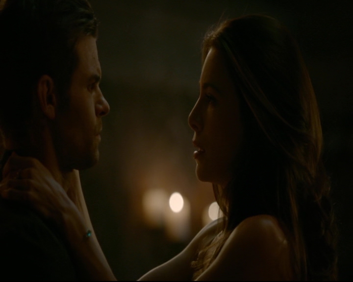 vampirediariesworld-dot-nl_TheOriginals5x03NeMeQuittePas07118.jpg