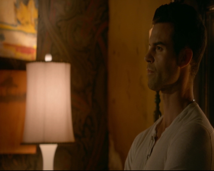 vampirediariesworld-dot-nl_TheOriginals5x03NeMeQuittePas07157.jpg