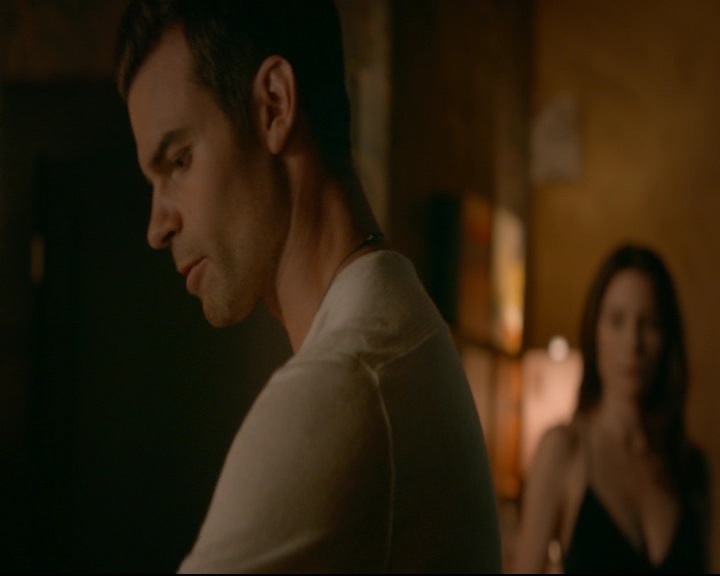vampirediariesworld-dot-nl_TheOriginals5x03NeMeQuittePas07200.jpg