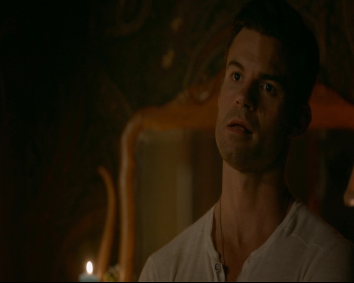 vampirediariesworld-dot-nl_TheOriginals5x03NeMeQuittePas07301.jpg