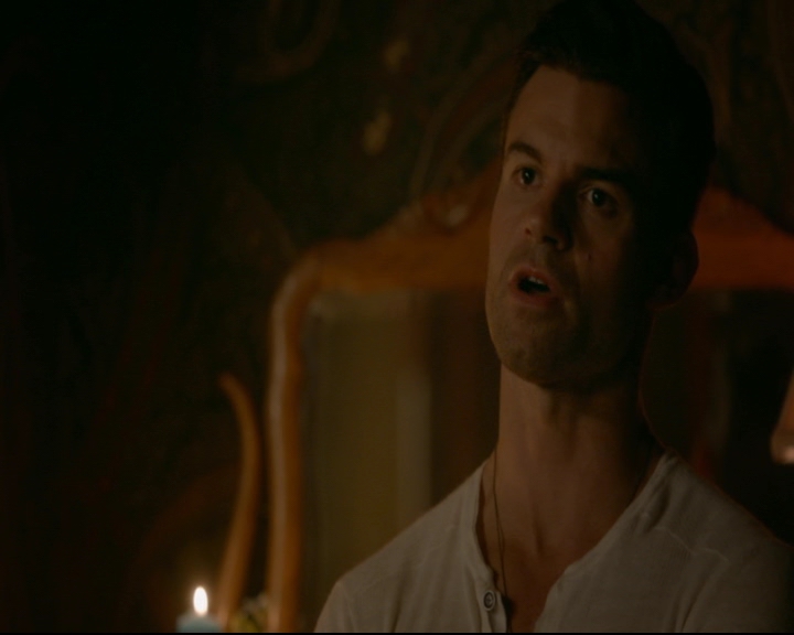 vampirediariesworld-dot-nl_TheOriginals5x03NeMeQuittePas07302.jpg