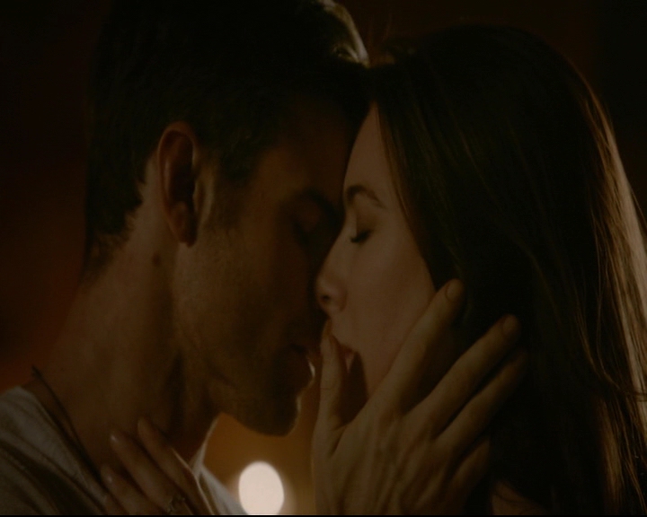 vampirediariesworld-dot-nl_TheOriginals5x03NeMeQuittePas07359.jpg
