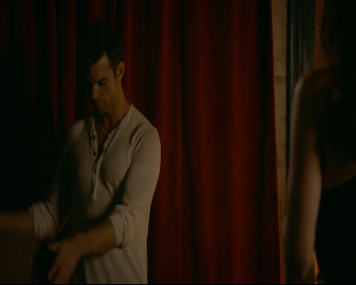 vampirediariesworld-dot-nl_TheOriginals5x03NeMeQuittePas07374.jpg