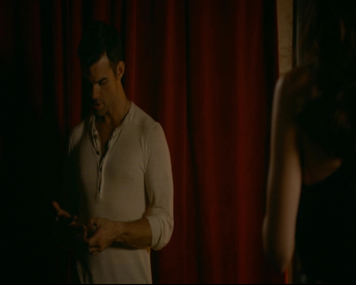 vampirediariesworld-dot-nl_TheOriginals5x03NeMeQuittePas07376.jpg