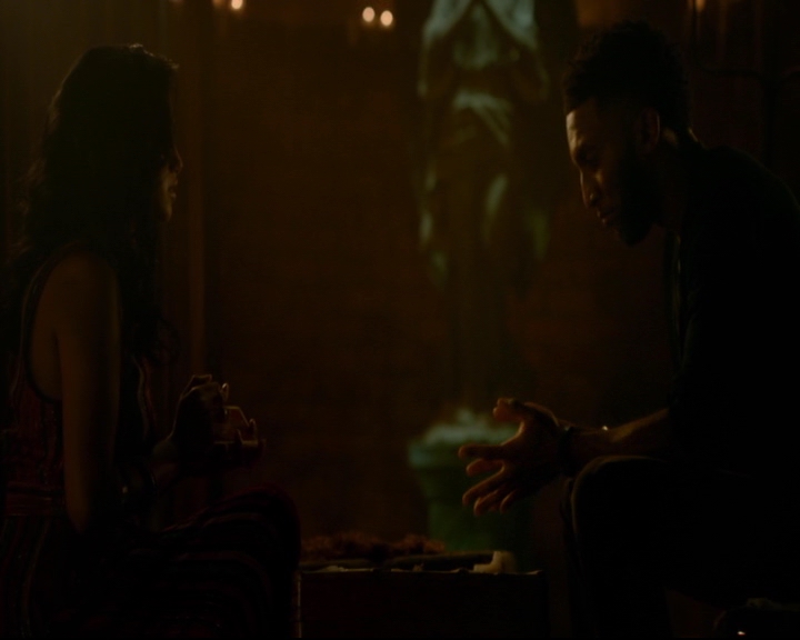 vampirediariesworld-dot-nl_TheOriginals5x04BetweenTheDevilAndTheDeepBlueSea01176.jpg