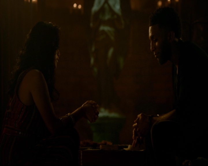 vampirediariesworld-dot-nl_TheOriginals5x04BetweenTheDevilAndTheDeepBlueSea01184.jpg